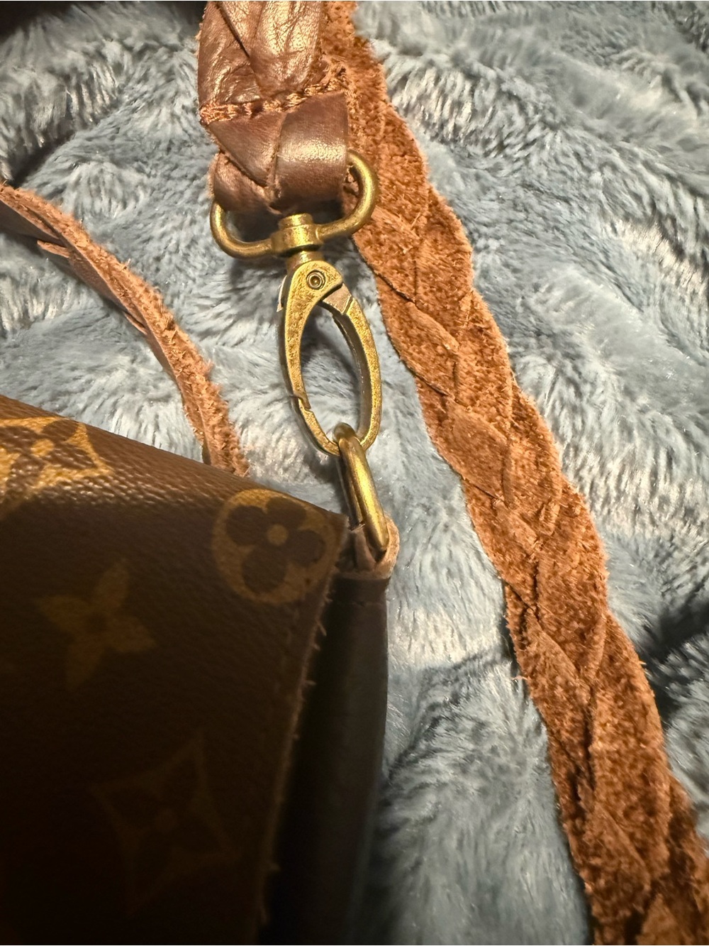 Vintage boho Louis Vuitton Brown Monogram Crossbody Bag with Gold Hardware - Picture 6 of 7